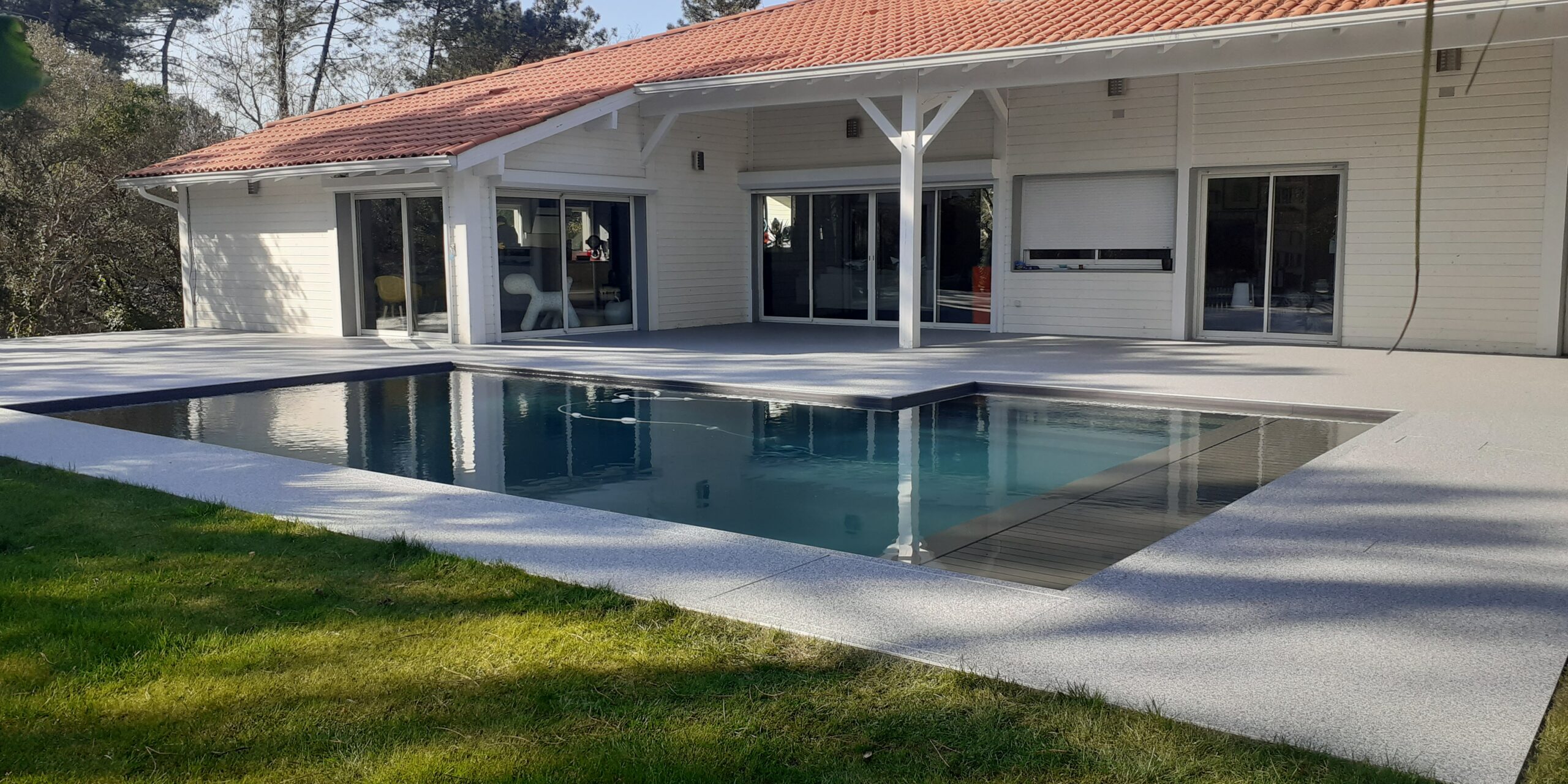 plage-de-piscine-moquette-de-pierre-hossegor
