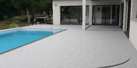 plage-de-piscine-moquette-de-pierre-toulouse