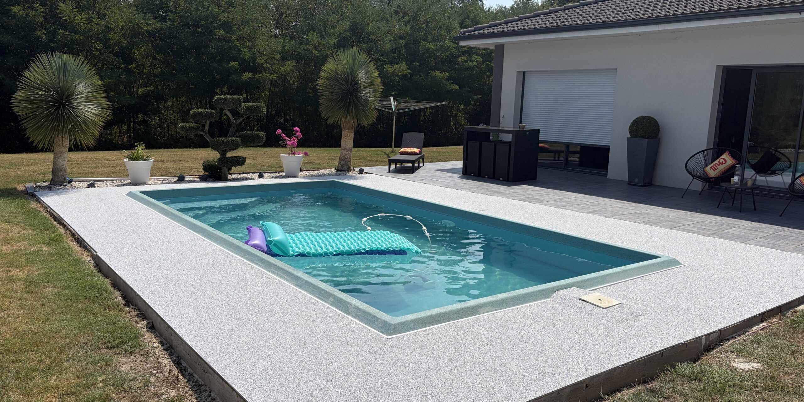 plage-de-piscine-moquette-de-pierre-agen
